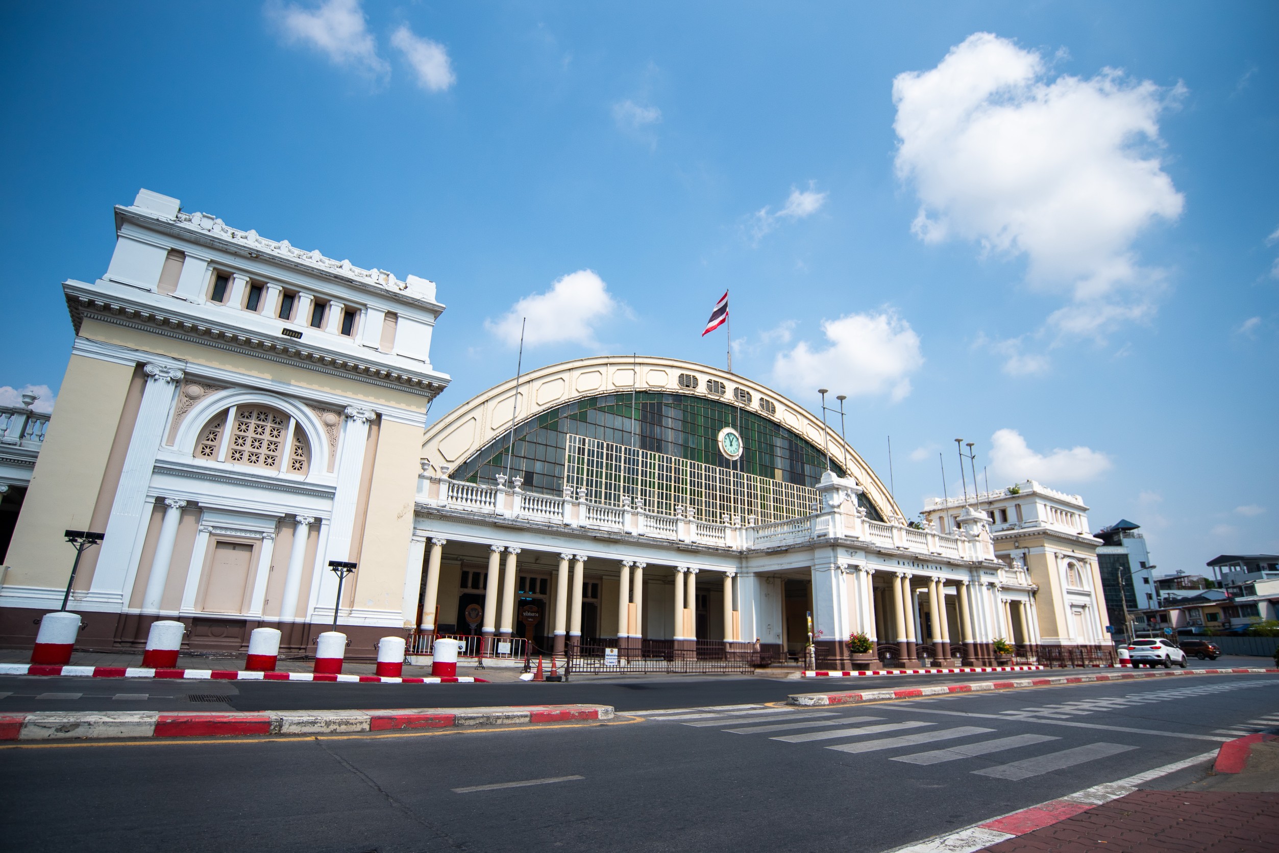 หัวลำโพงหรือรถไฟฟ้าใต้ดิน MRT หัวลำโพง